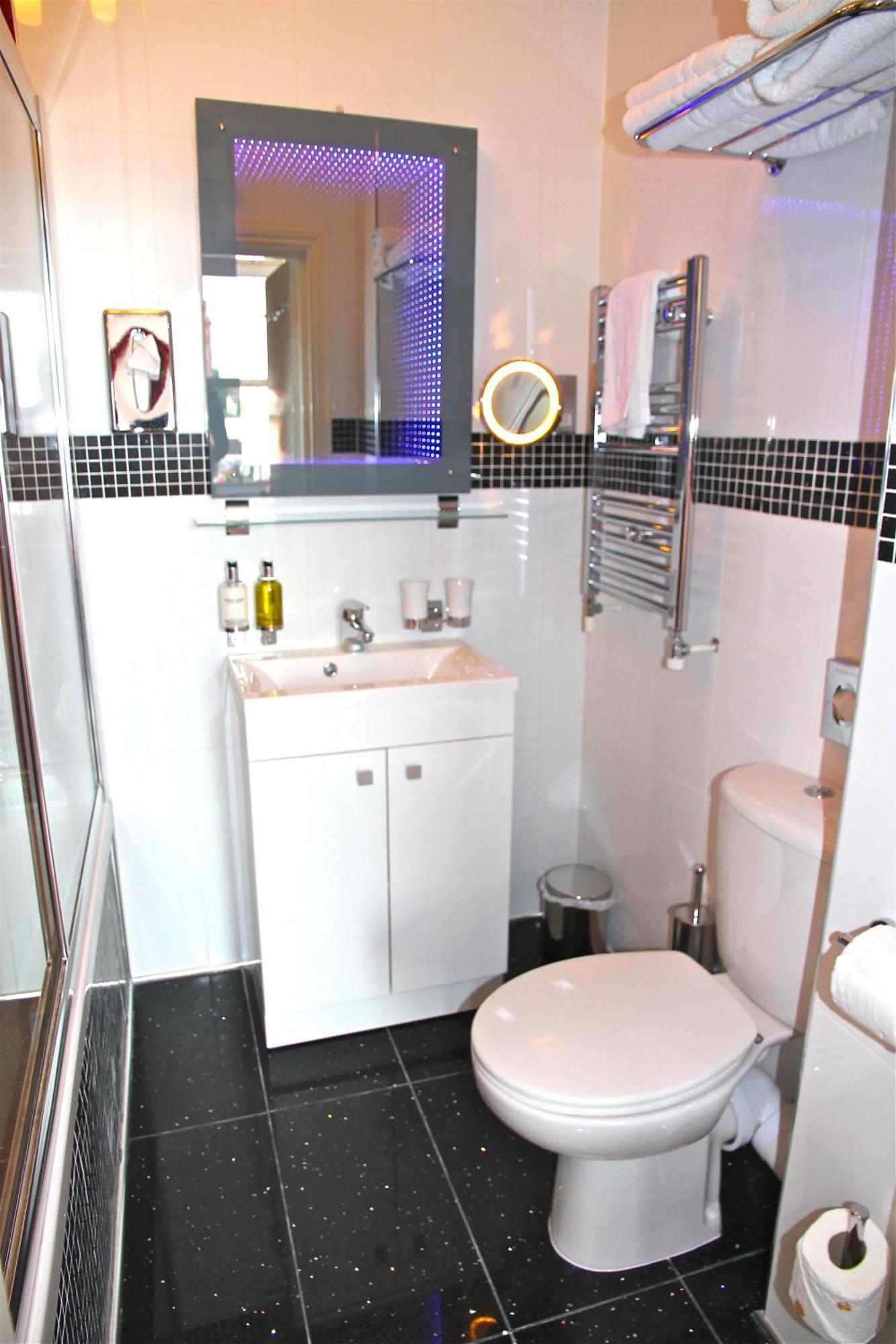 Crompton Guest House Хаунслоу Экстерьер фото